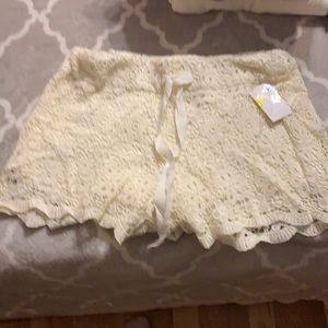 Cream Lace Lined Shorts size 3/5 BNWT